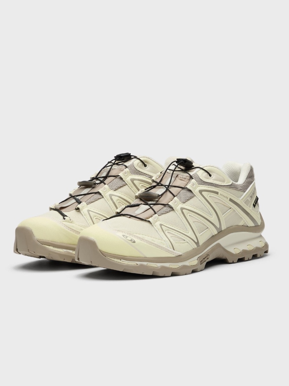 Salomon xt-quest gore-tex 

Almond milk - aloe wash - vintage khaki 
Size 7